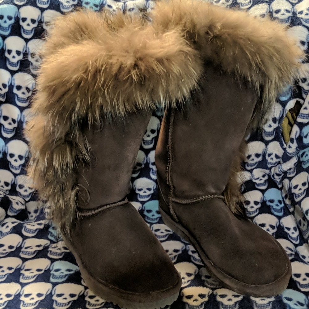 Bear paw coyote fur boots